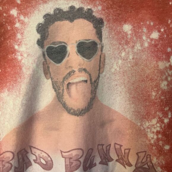 Bad Bunny Distressed picture Graphic T-Shirt. Size L. Unisex. Bleached look. - Picture 3 of 6